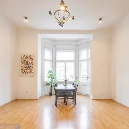 Luxe Minimalist Urban Escape - Apartamento