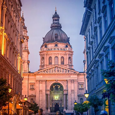 Luxe Minimalist Urban Escape -