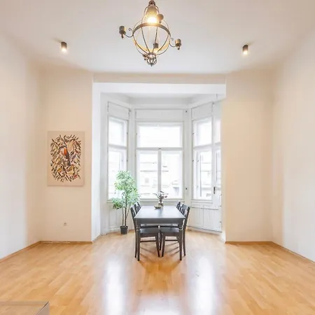 Apartamento Luxe Minimalist Urban Escape - *