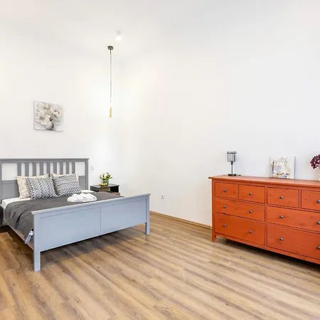 Luxe Minimalist Urban Escape - * Budapest