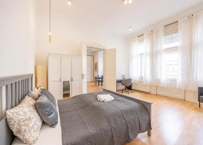 Luxe Minimalist Urban Escape - *