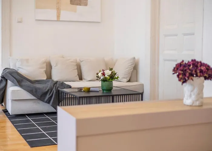 Luxe Minimalist Urban Escape - 부다페스트