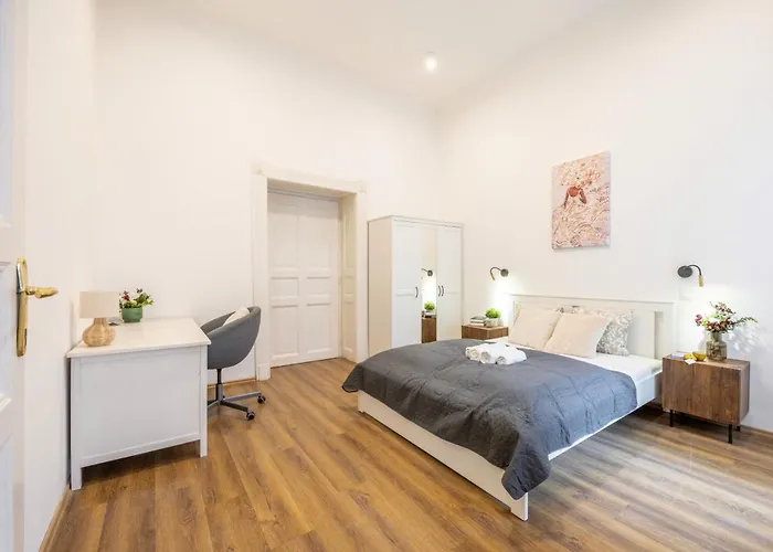 Luxe Minimalist Urban Escape - 부다페스트