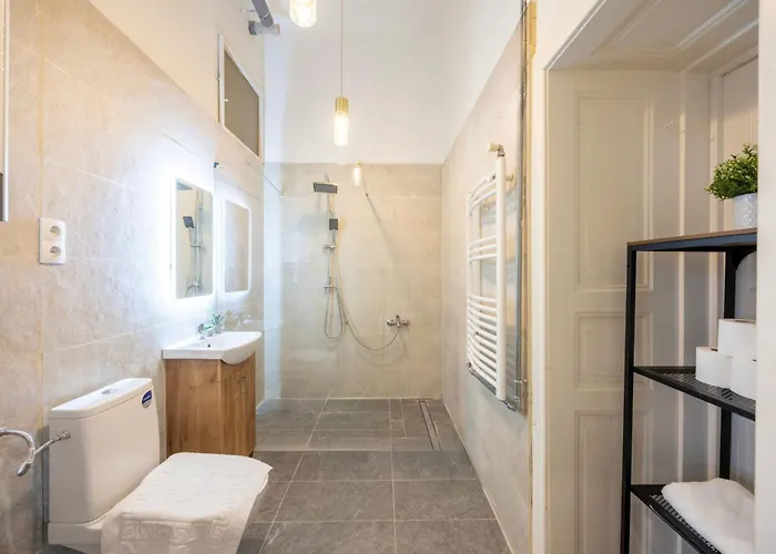 Luxe Minimalist Urban Escape - *