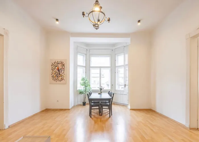 Luxe Minimalist Urban Escape - Appartement