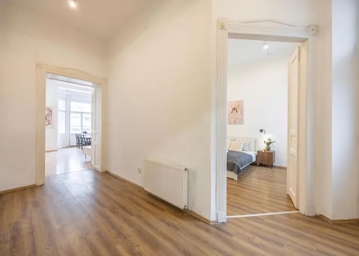 Appartement Luxe Minimalist Urban Escape -